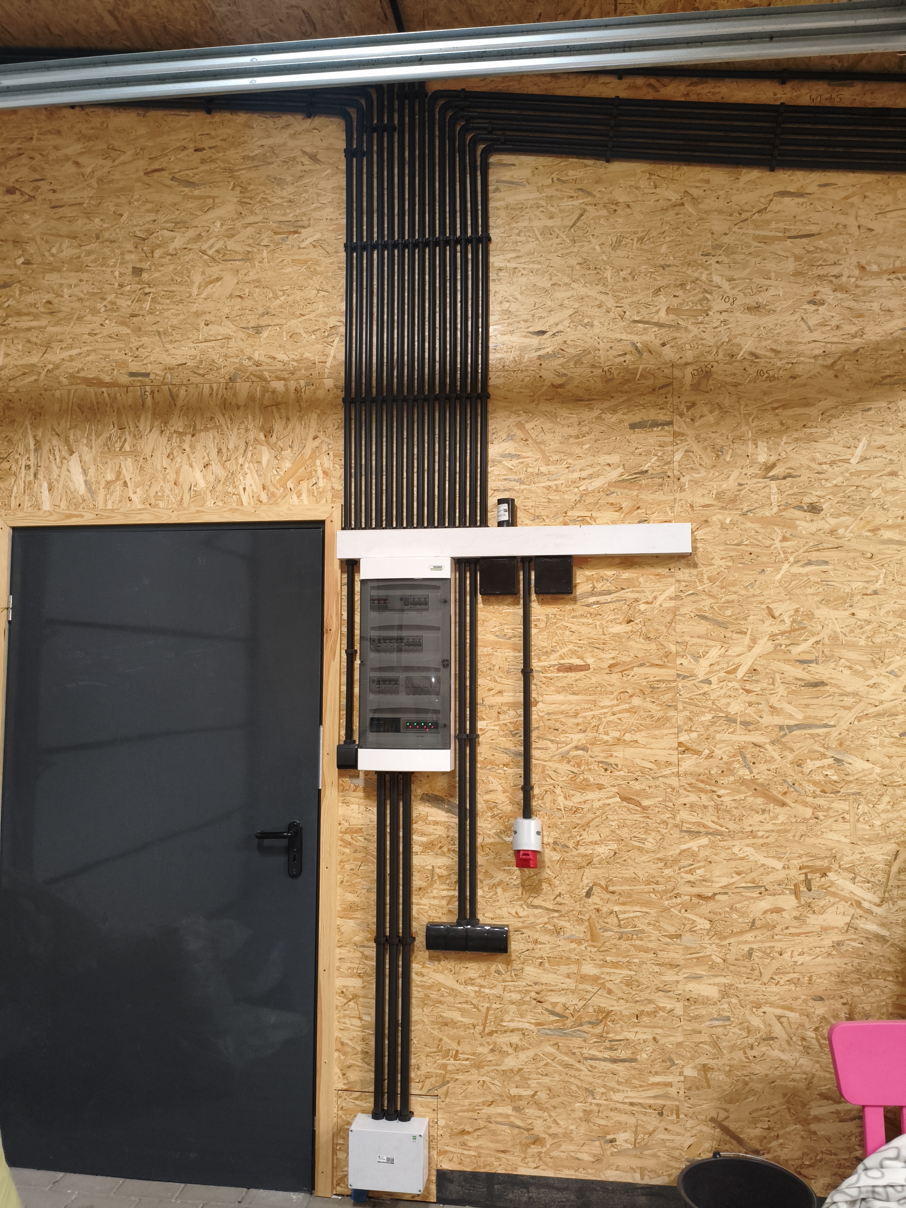 Instalacja elektryczna w rurach elektroinstalacyjnych