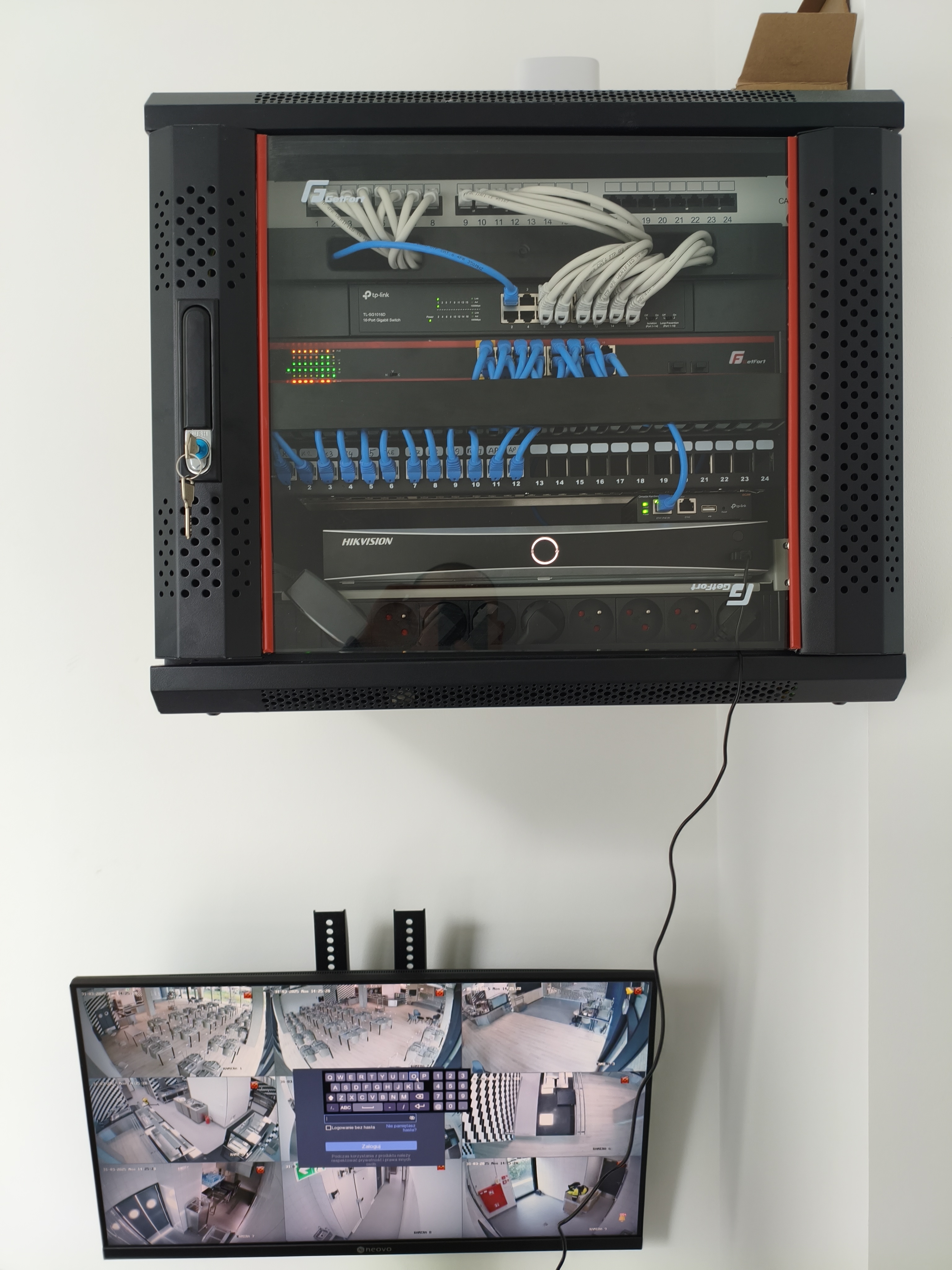 Szafa Rack - kamery / sieć LAN