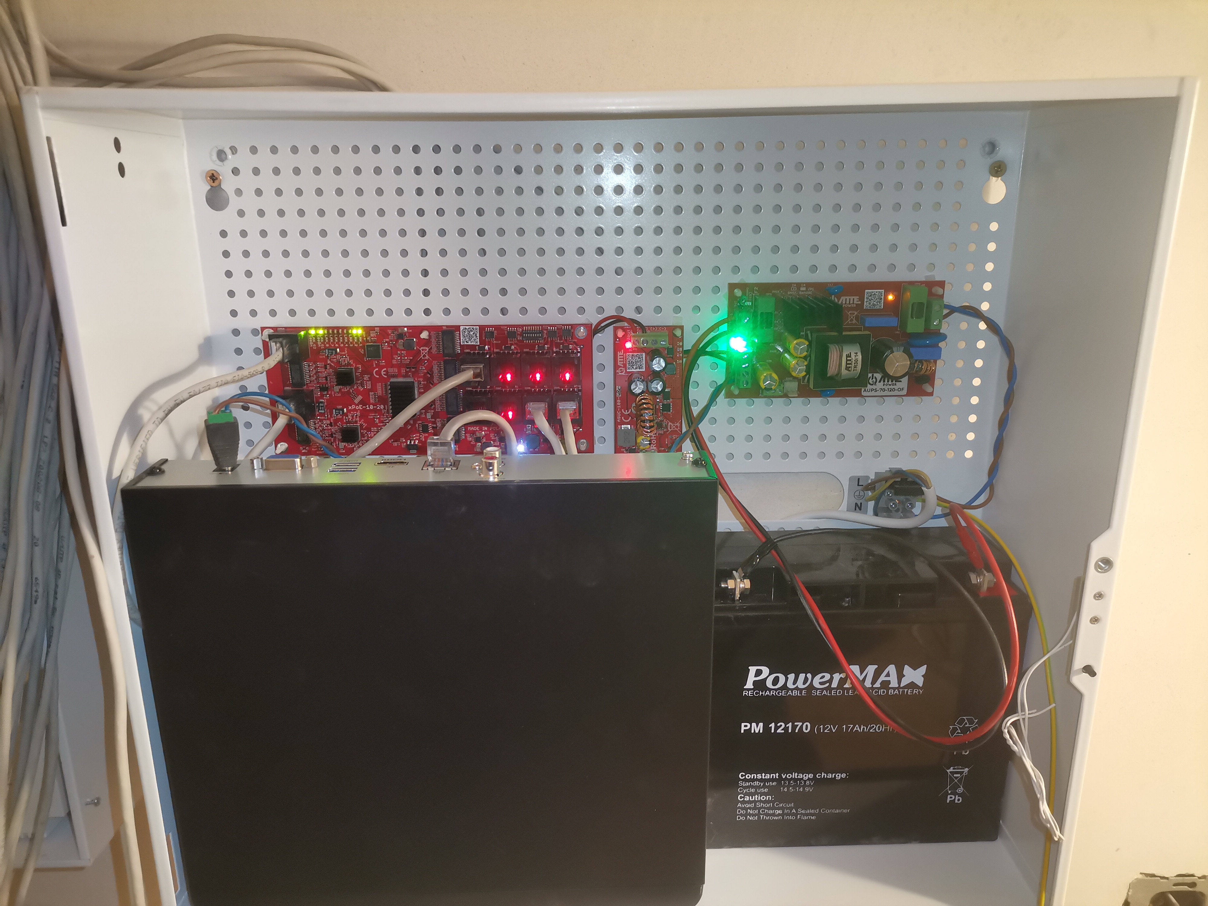 Zasilanie awaryjne rejestratora i kamer