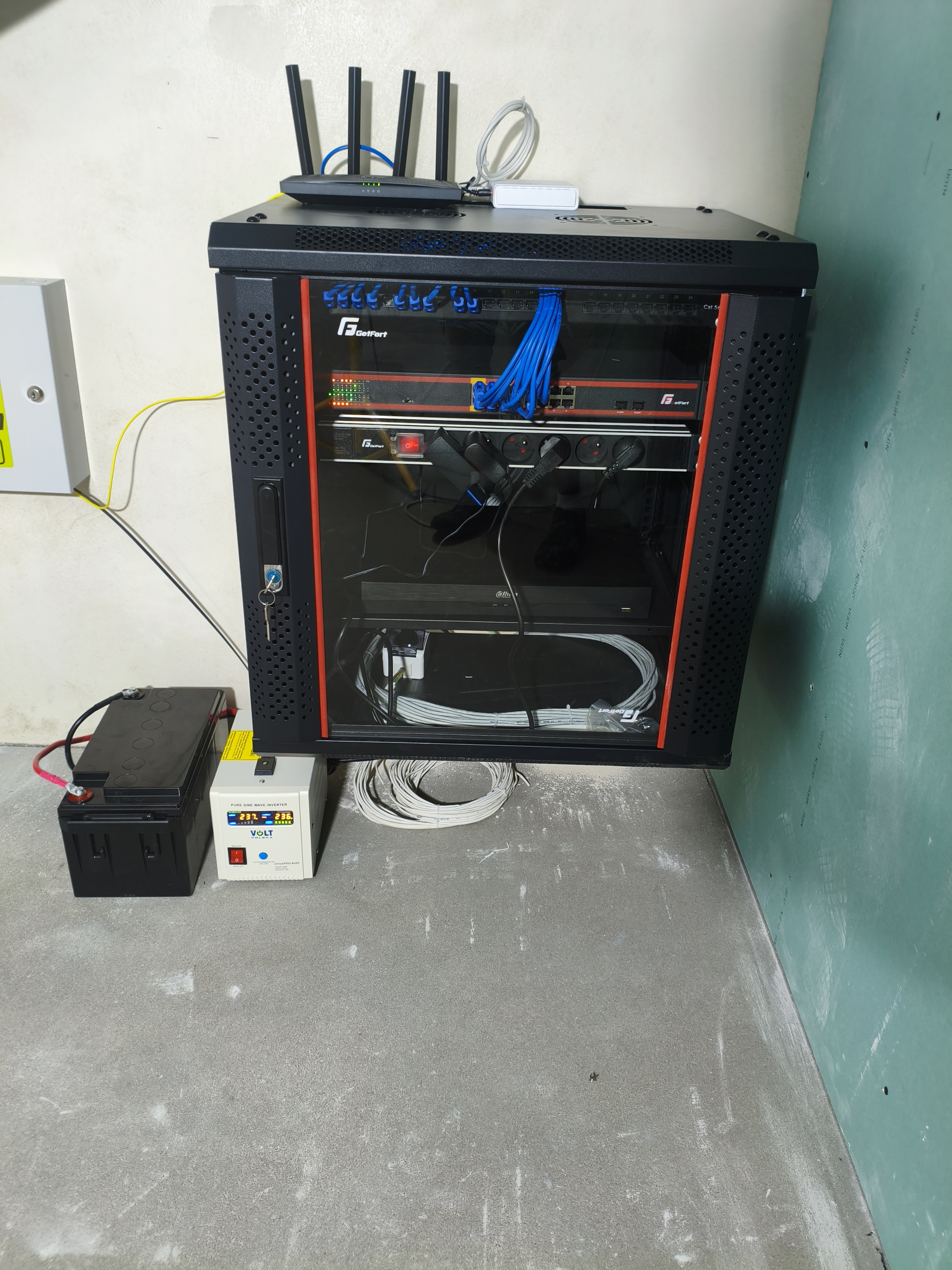 Szafa Rack Getfort + Switch Getfort + osprzęt Dahua